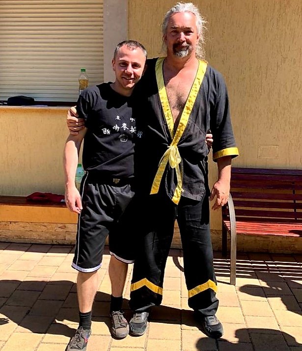 Si-Kung_and_Kostas